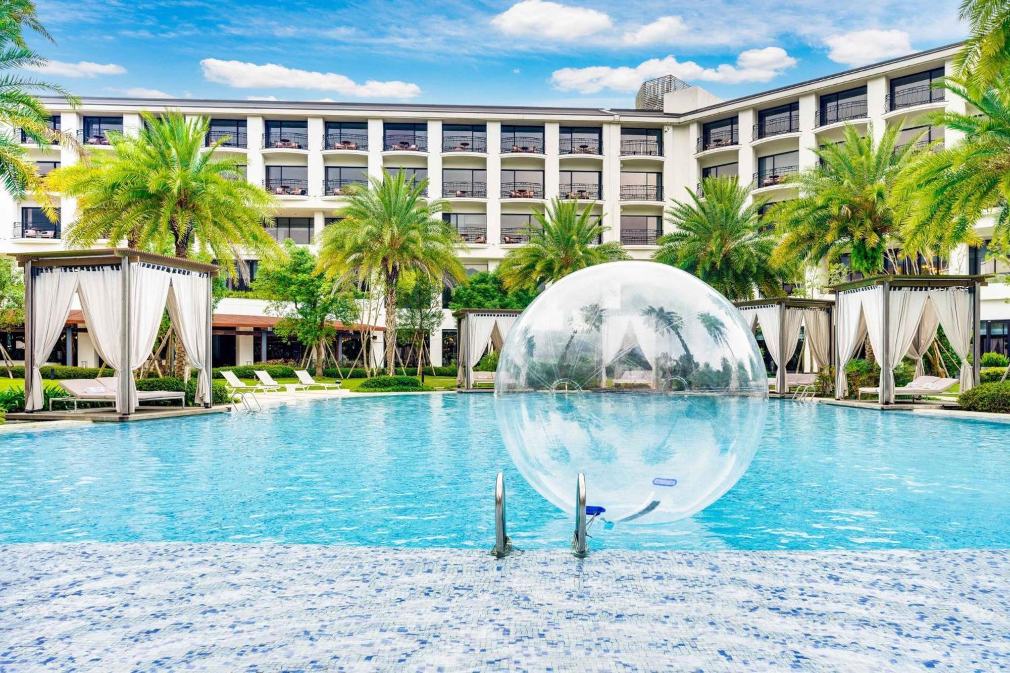 The Westin Tashee Resort, Taoyuan Dazi Exterior foto The pool at the hotel